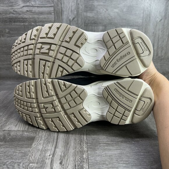 New Balance 725 Men's 9/Women's 10.5 Black Metallic Silver Shoes ML725BB - Picture 7 of 8